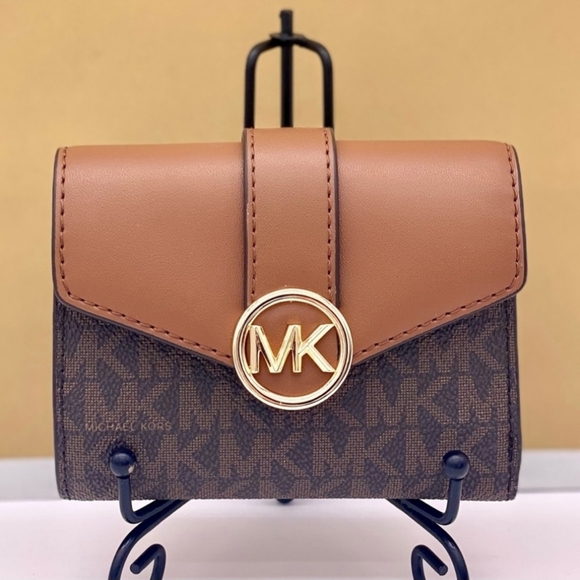 Michael Kors Handbags - Michael kors wallet